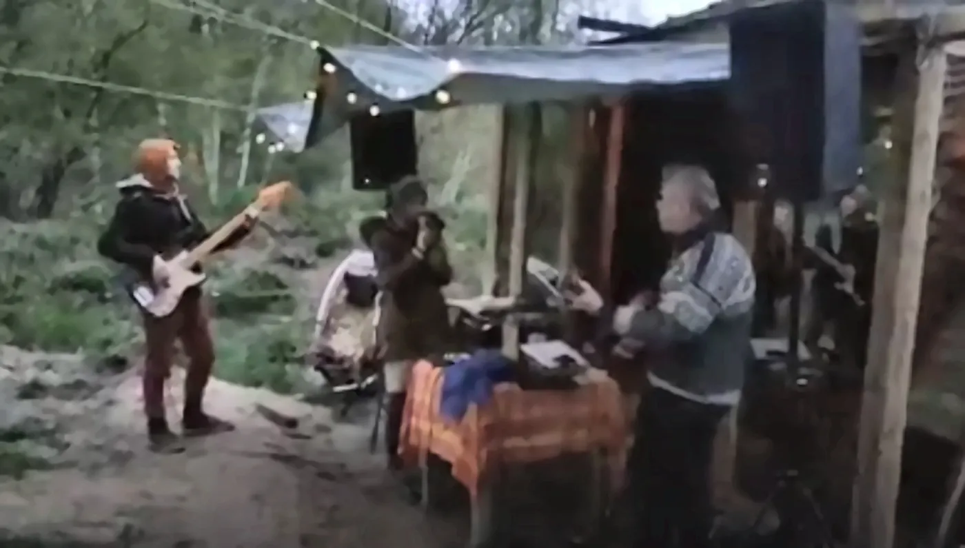 A concert at dusk by the clay house