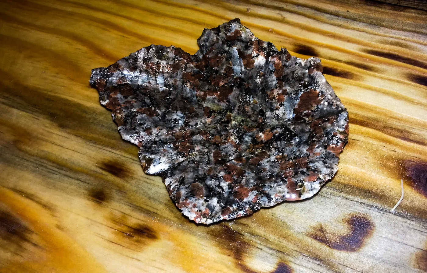 Leaf-shaped marble ashtray